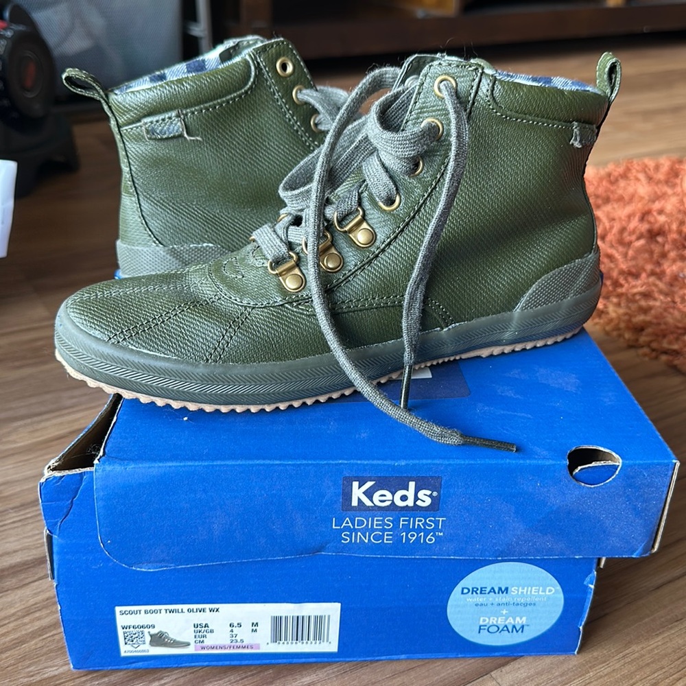 NWOT Keds Scout Boot in Olive, Size 6.5, Original Box